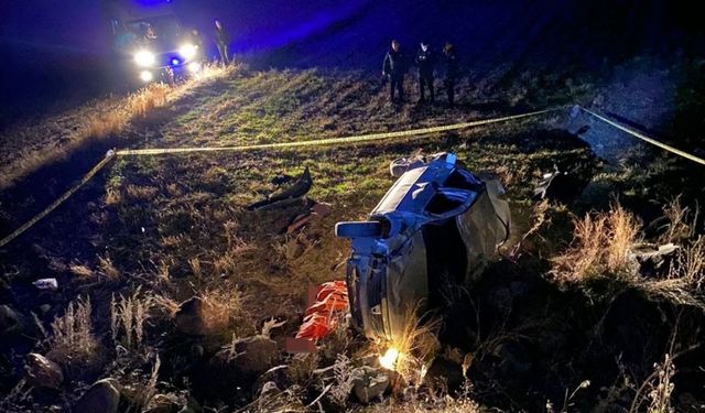 Kars'ta şarampole devrilen otomobildeki 3 kişi öldü, 1 kişi yaralandı