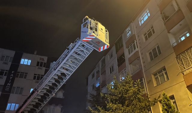 Kayseri'de yangın çıkan apartmanda mahsur kalanları itfaiye kurtardı