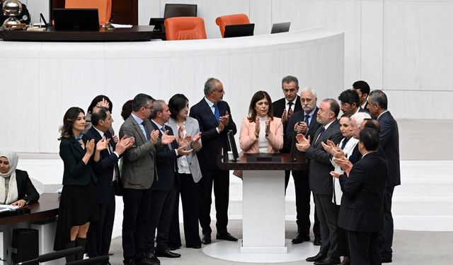 Sırrı Sakık'a küfür eden MHP'li Celal Adan Genel Kurul'da protesto edildi