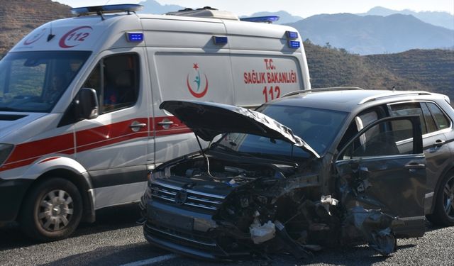 Muğla'da iki aracın çarpıştığı kazada 5 kişi yaralandı