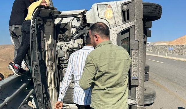 Şırnak'ta kömür yüklü kamyonun şarampole devrildiği kazada 2 kişi yaralandı
