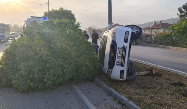 Amasya'da devrilen otomobildeki 4 kişi yaralandı