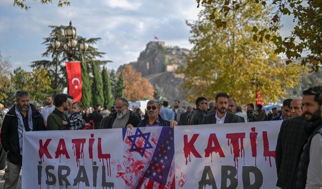Ankara Filistin Dayanışma Platformu üyeleri, cuma namazı sonrası İsrail'i protesto etti
