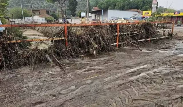 Selde kaybolan iki kişiyi arama çalışmaları sürüyor