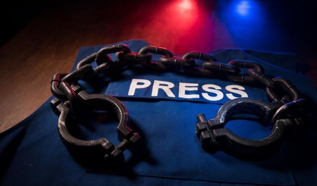 Gazeteciler sansür yasasına karşı nöbet tutacak