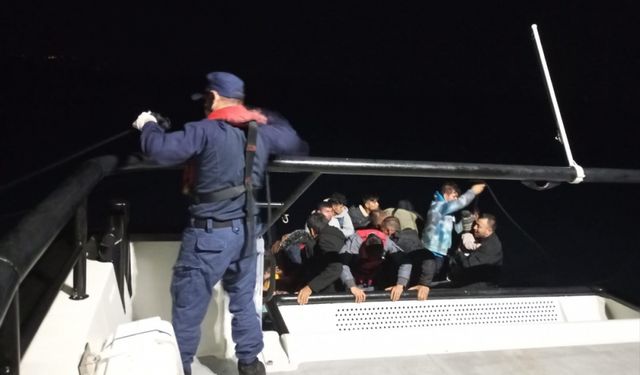 Çanakkale açıklarındaki operasyonlarda 140 göçmen kurtarıldı