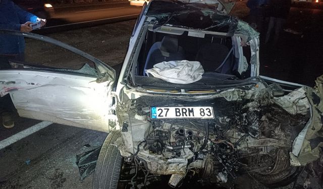 Gaziantep'te 3 otomobil çarpıştı: 1 ölü, 1 yaralı