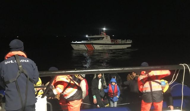 İzmir Dikili açıklarında 50 göçmen kurtarıldı