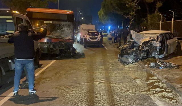 İzmir'de belediye otobüsü ile otomobil çarpıştı: 1 ölü, 2 yaralı
