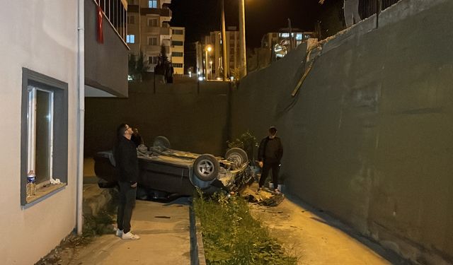 Karabük'te apartmanın bahçesine düşen otomobildeki 1 kişi yaralandı