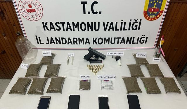 Kastamonu'da uyuşturucu operasyonunda yakalanan 3 zanlı tutuklandı