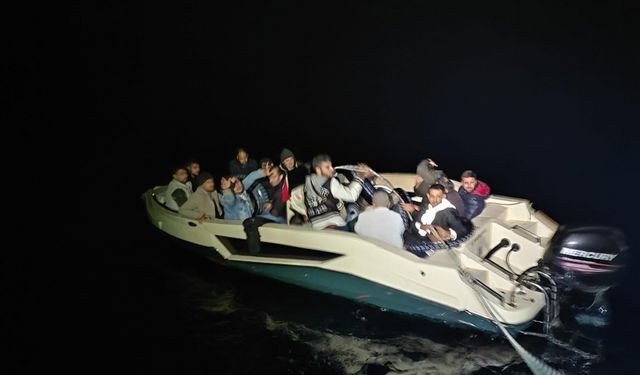 Marmaris açıklarında 18 düzensiz göçmen kurtarıldı