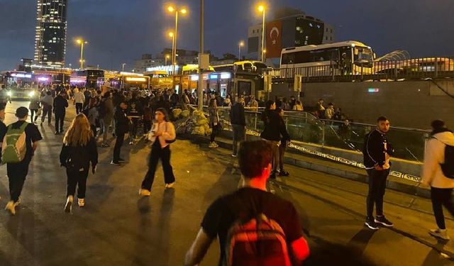 Mecidiyeköy metrobüs durağında 'bomba' alarmı