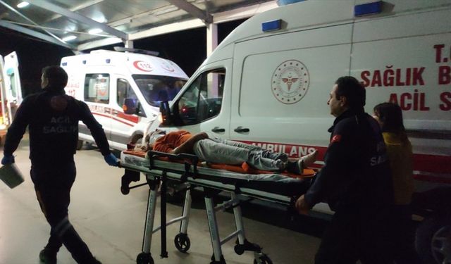 Adana'da kaza: Otomobilin çarptığı biri çocuk 3 kişi yaralandı