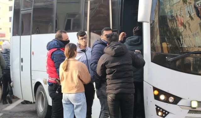 DEM Parti Gençlik Kongresi'nde gözaltına alınan 26 kişi serbest bırakıldı