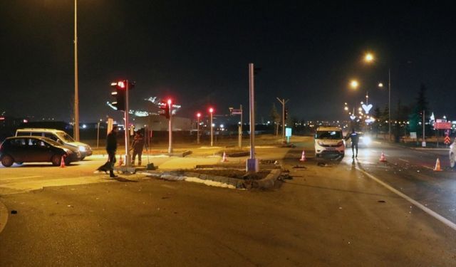 Erzurum'da iki aracın çarpışması sonucu 4 kişi yaralandı