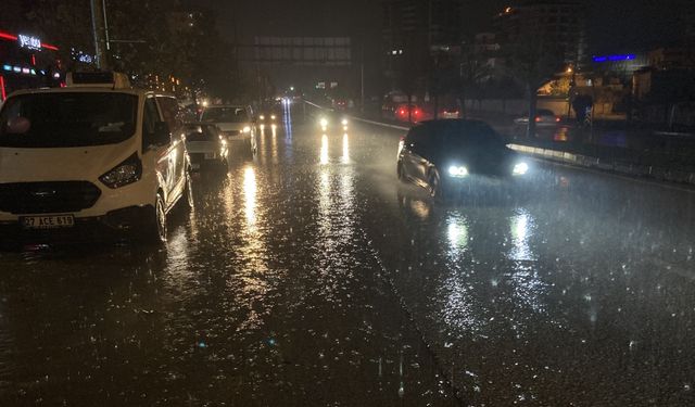 Gaziantep'te sağanak yağış etkili oluyor