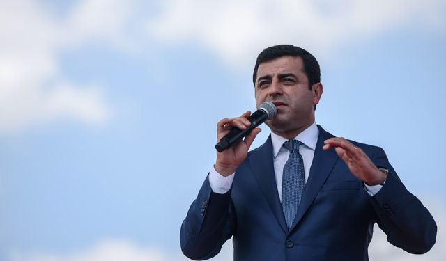 Selahattin Demirtaş: Kimse merak etmesin; bizim boynumuz bükülmez, dizimiz çökmez