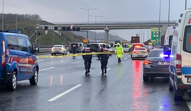 Kuzey Marmara Otoyolu'nda bir kişi TIR şoförünü rehin aldı