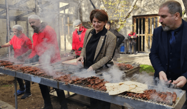 Sabuncu: Milyonlarca kişi açken Meclis'te mangal yapmaya utanırsınız