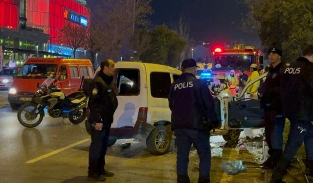Samsun'da otomobille hafif ticari araç çarpıştı, sürücü ağır yaralandı