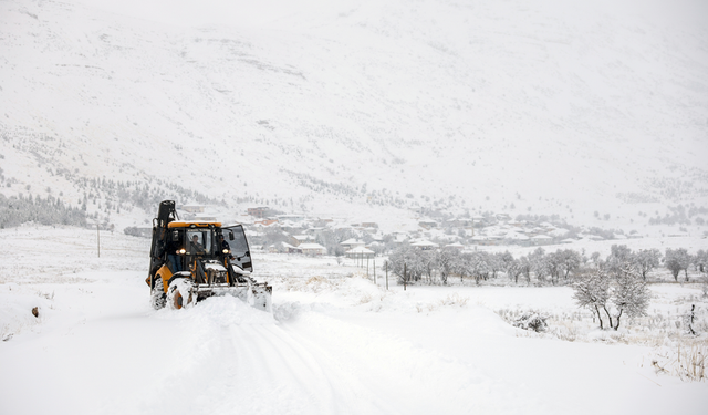 Erzurum, Kars ve Ardahan'da 184 yerleşim yerinin yolu kardan kapandı