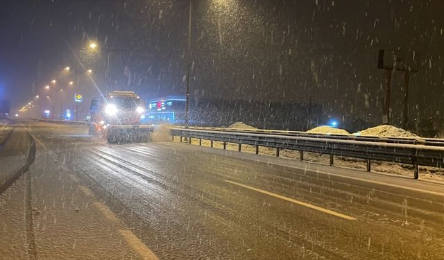 Bursa-Ankara kara yolunda kar etkisini sürdürüyor