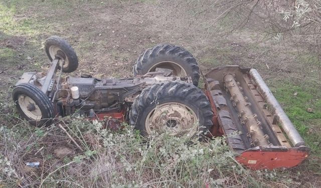 Çanakkale'de devrilen traktörün sürücüsü hayatını kaybetti