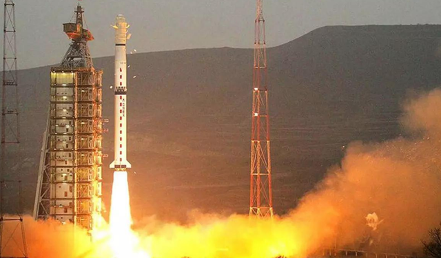 Çin, "Einstein" uydusunu fırlattı