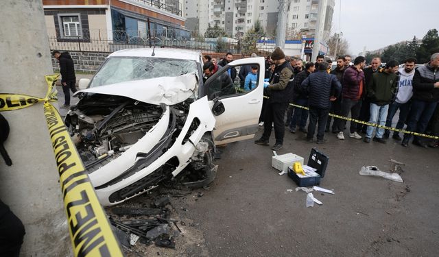 Diyarbakır'da hafif ticari araç yayaya çarptı: 1 ölü, 3 yaralı