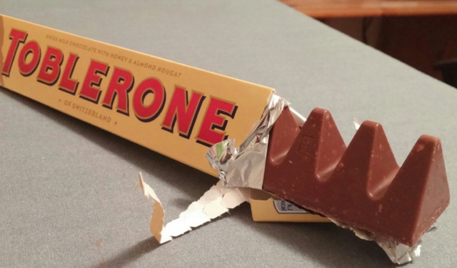 İçine plastik karışan Toblerone çikolata için toplatma kararı