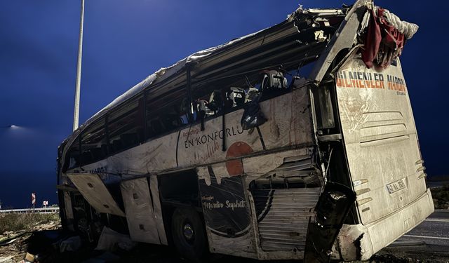 Mersin'deki otobüs kazasında yaralanan 15 kişinin tedavisi sürüyor