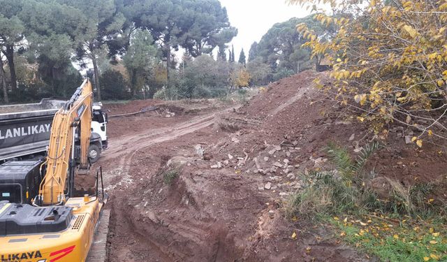 Bornova Anadolu Lisesi içindeki inşaat durduruldu