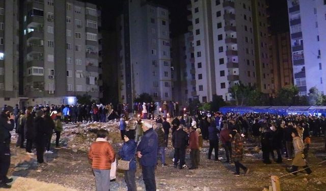 Adana'da depremde yaşamını yitirenler anıldı