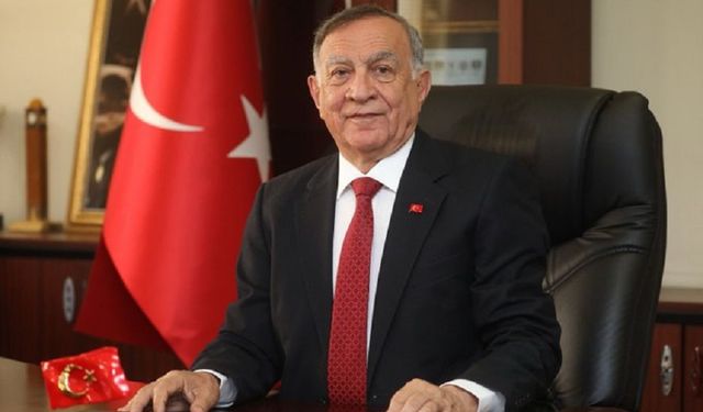 Yeniden aday gösterilmeyen Seyhan Belediye Başkanı Akif Akay da  CHP'den istifa etti