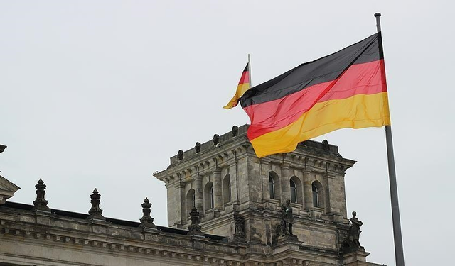 Alman hükümeti, İsrail'e silah sevkiyatını durdurma konusunu istişare ediyor
