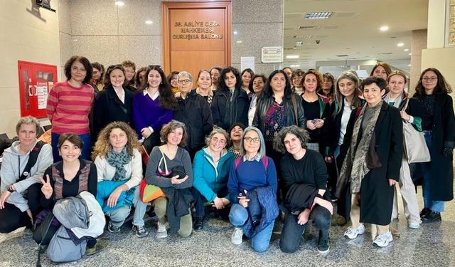 25 Kasım eylemine katıldıkları için yargılanan 21 kadın, beraat etti