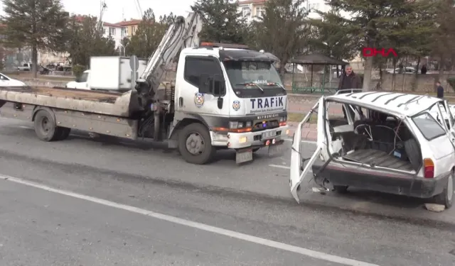Kayseri'de iki otomobilin çarpıştığı kazada bir kişi öldü, 2 kişi yaralandı