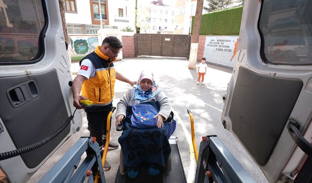 İstanbul'da hasta ve engelli seçmenler özel araçlarla sandıklara götürülüyor