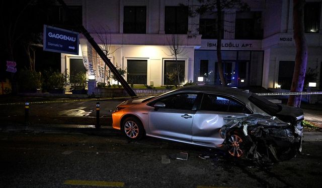Kadıköy'deki trafik kazasında 2 kişi yaralandı