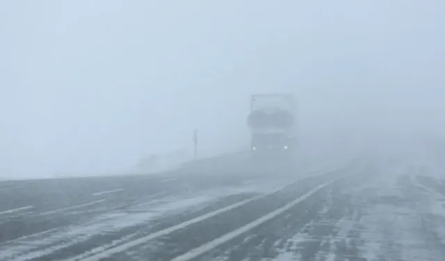Kar yolları kesti, meteoroloji 'çığ' uyarısı yaptı: 58 köye ulaşım yok