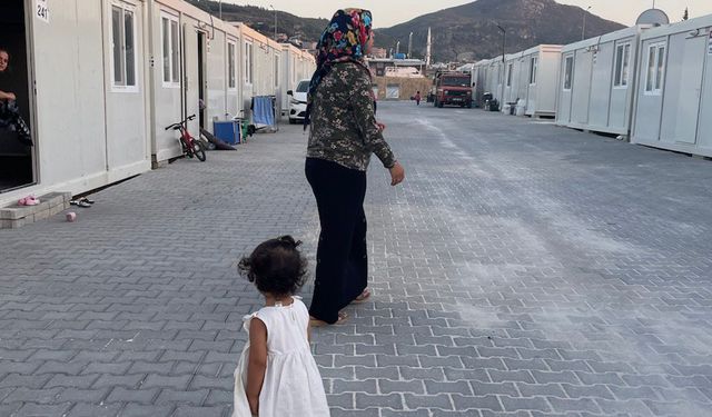 Depremden 3 yıl sonra barınma ve istihdam sorunu sürüyor: 360 bin kişi konteynerlerde yaşıyor