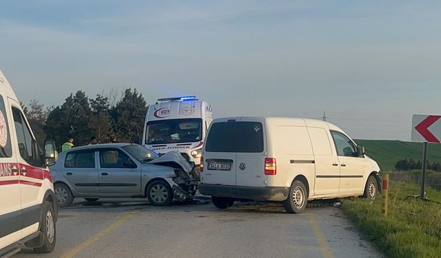 Tekirdağ'da otomobille hafif ticari araç çarpıştı: 7 yaralı