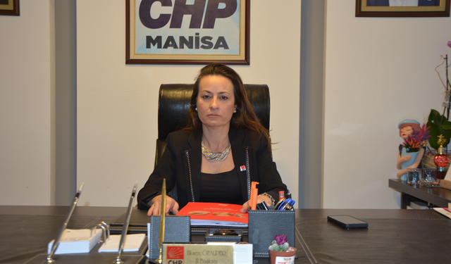 Manisa'da CHP'li adayın pankartları kaldırıldı, yerine MHP'li adayın pankartları asıldı