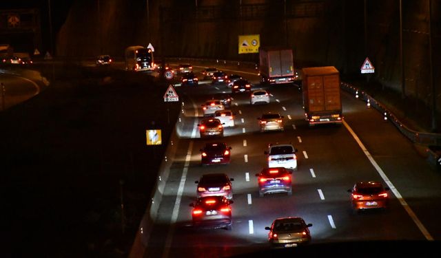 Anadolu Otoyolu'nda trafik yoğunluğu: Tatil dönüşü çilesi