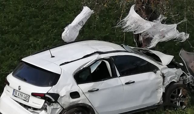 Bursa'da otomobil devrildi: 2 ölü, 3 yaralı