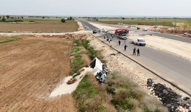 Urfa’da kum kamyonu traktör ile çarpıştı: 1’i ağır 3 yaralı