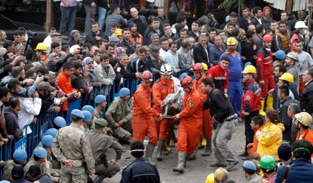 28 kamu görevlisinin ilk kez yargılandığı Soma davası ertelendi