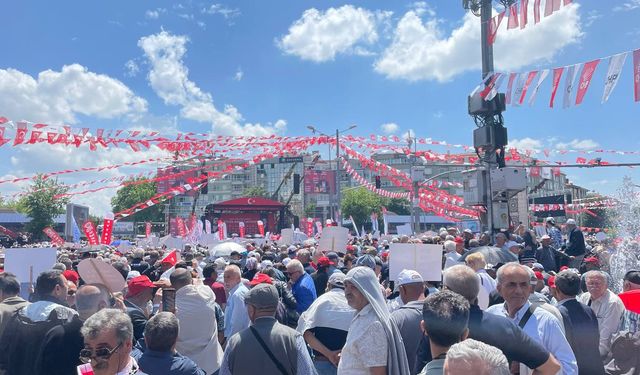 Binlerce emekli Tandoğan Meydanı'nda