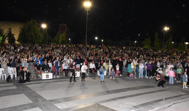 Balıkesir'de Gençlik Festivali ile Coşkulu 19 Mayıs kutlaması